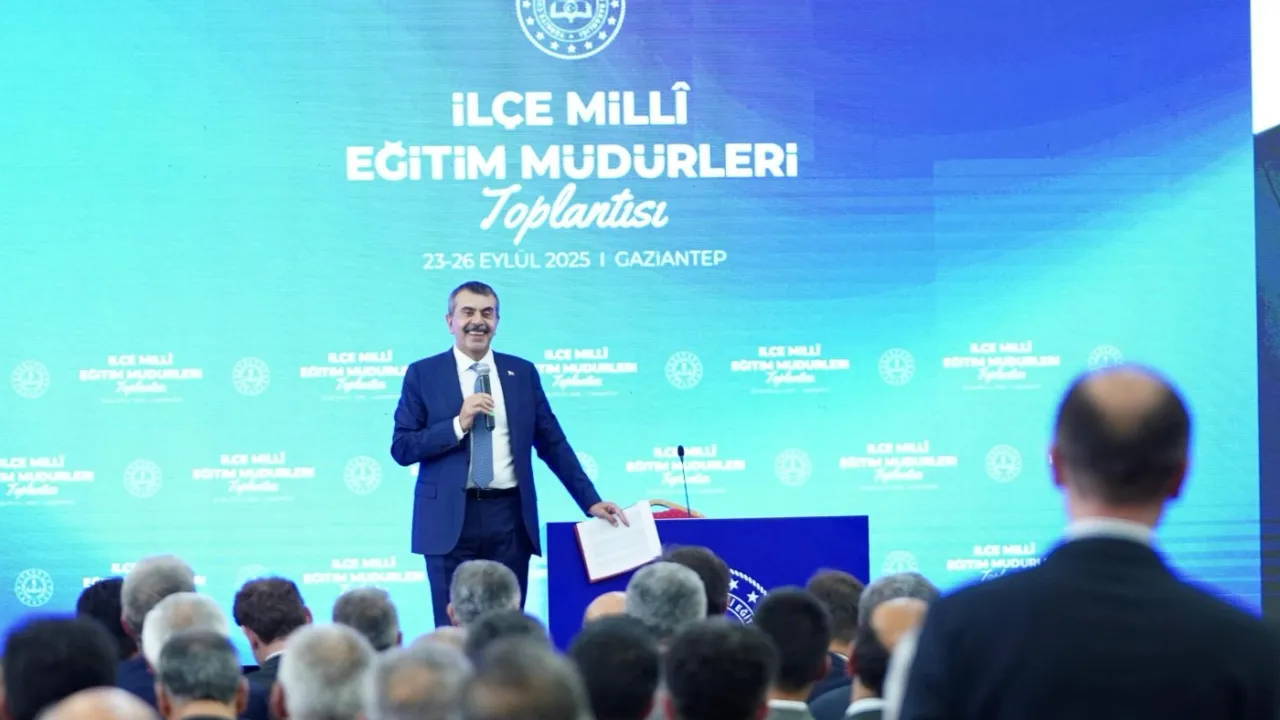 Bakan Tekin, Gaziantep'te ilçe müdürlerini dinledi