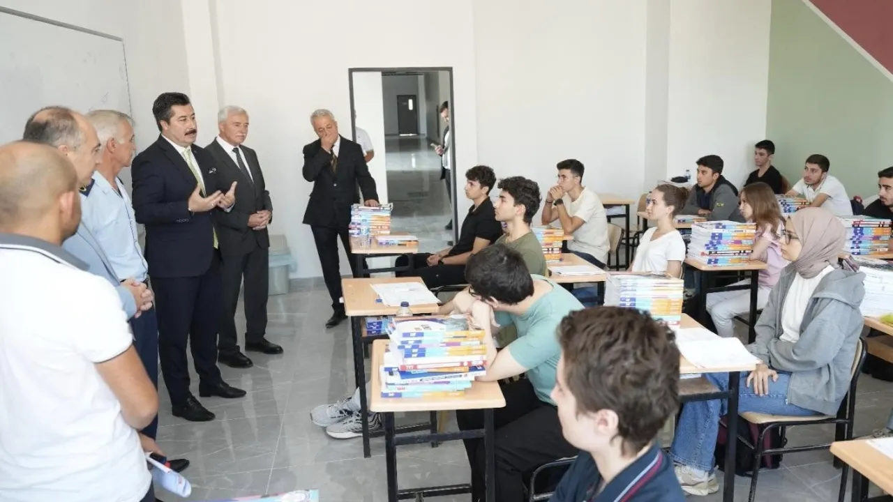 Bursa Yenişehir'de üniversiteye hazırlanan gençlere eğitim desteği