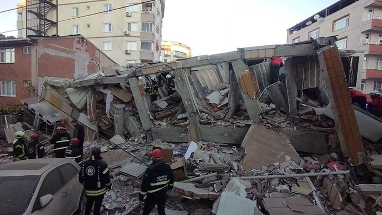 Gebze'de 6 katlı bir bina çöktü! Enkaz altında kalanlar var