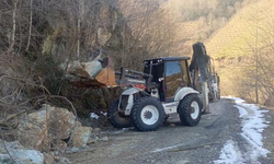 Ordu’da eriyen karların neden olduğu heyelanlara müdahale