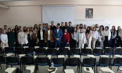 Üniversite öğrencilerine 'Sağlık Sektöründe Pazarlama İletişimi Stratejileri Eğitimi'