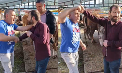 Kurban pazarında kol kıran pazarlık