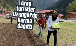Arap turistler Uzungöl’de hurma dağıttı