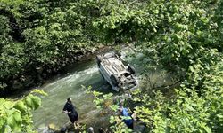 Trabzonda Araç dereye uçtu: 2 ölü, 1 yaralı