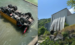 Artvin Murgul’da Kaza: Kamyon dereye uçtu
