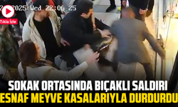 Bıçaklı saldırıya uğrayan kadını, esnaflar meyve kasalarıyla kurtardı