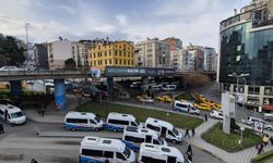 Trabzon’da viyadüğe asılan afiş şaşkınlık yarattı!