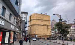 Trabzon'da paketlenmiş” bina görenleri hayrete düşürdü