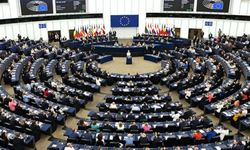 AB-ABD ticaret anlaşması oylaması askıya alındı