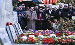 Eski başbakanlardan Necmettin Erbakan kabri başında anıldı