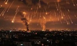 İran, İsrail ve ABD üslerine saldırılarını sürdürüyor: 500'ün üzerinde füze ateşlendi