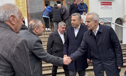 Bakan Uraloğlu, bayram namazını Trabzon'da kıldı