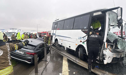 İstanbul’da polis servisi kaza yaptı: 1 şehit, 16 yaralı