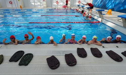 Akçaabat'ta minik yüzücüler yetişiyor