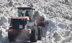 Rize’de yayla yollarında 5 metrelik kar temizliği