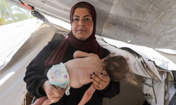 Gazze'de çocuklar hem açlık hem de hastalıkla mücadele ediyor