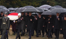 Anıtkabir'de 23 Nisan töreni! Devlet erkanı Ata'nın huzuruna çıktı