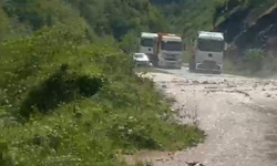 Trabzon-Bayburt karayolunda ulaşıma sel engeli