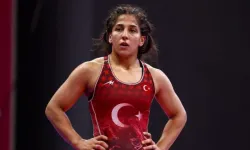 Şampiyon Güreşçi Elif Şevval Kurt tarihi zaferle Trabzon'a gurur yaşattı