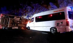 Fındık işçilerini taşıyan minibüs kaza yaptı: 12 yaralı