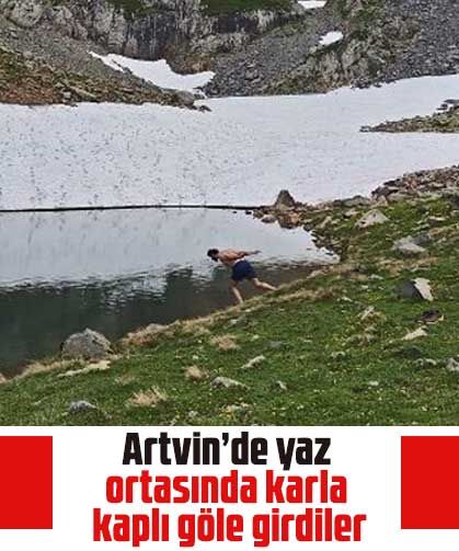 Artvin’de yaz ortasında karla kaplı göle girdiler