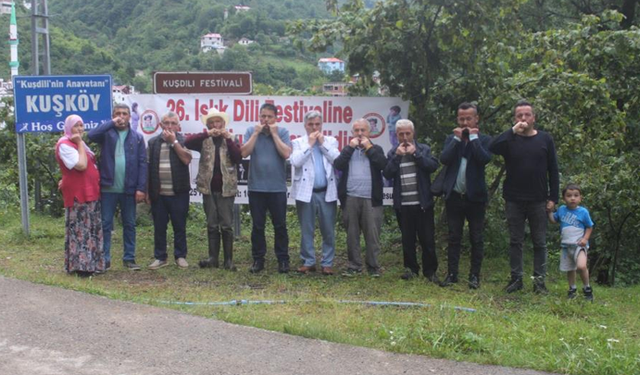 Kuşlar gibi konuştular, festivale davet ettiler