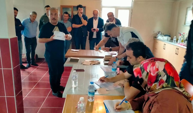 Mahalle sakinleri köy olmak için referanduma gitti
