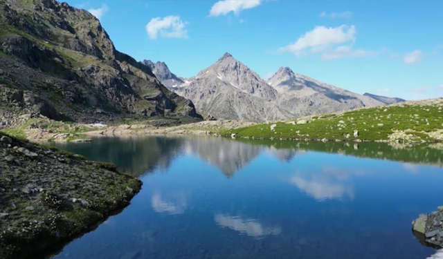 Sıcaklardan kaçıp Yusufeli’nin zirvelerinde serinliyorlar