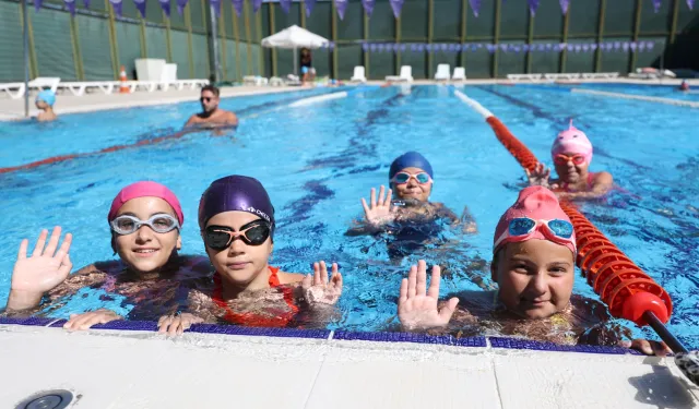 Bursalı minik yüzücüler sertifikalandı