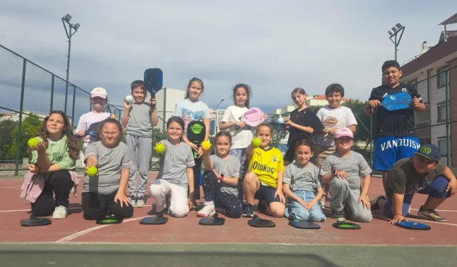 İzmir'de Bostanlıspor’dan Pickleball için “Aile Okulu”