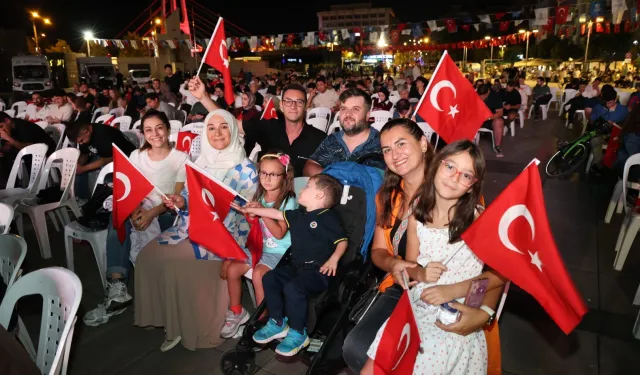 Kocaelililer, mili coşkuyu dev ekranda yaşadı