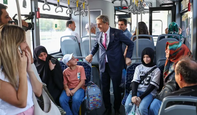Sakarya metrobüs hattı genişletildi... Başkan Alemdar, vatandaşlarla birlikte yolculuk yaptı