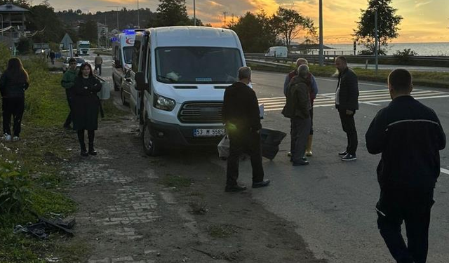 Rize’de okul servisi ile kamyonet çarpıştı