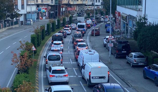 Trabzon’da sabah saatlerinde trafik çilesi: İşte kilitlenmenin sebebi