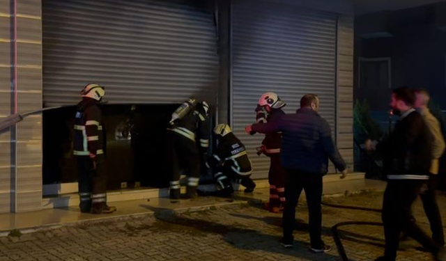 Rize’de çay toplama makinesi deposunda yangın