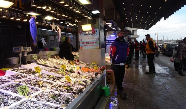 Hamsi bu defa şaşırttı: Tezgahlar yeniden şenlendi