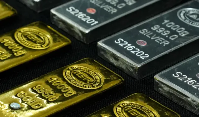 Altın ve gümüş kayıplarını telafi ediyor