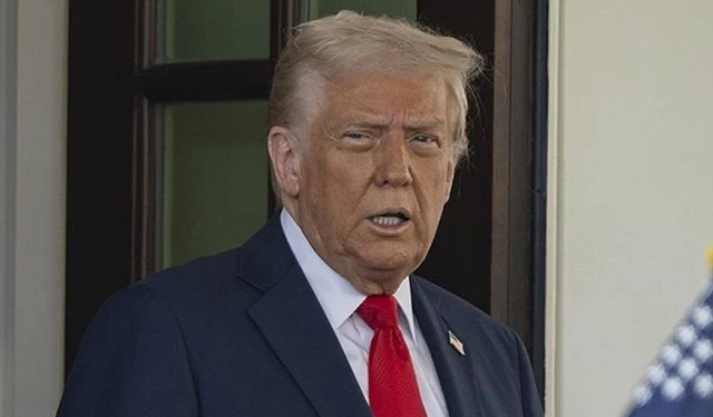 Trump'tan İran paylaşımı: Panikteler, altlarına yapıyorlar