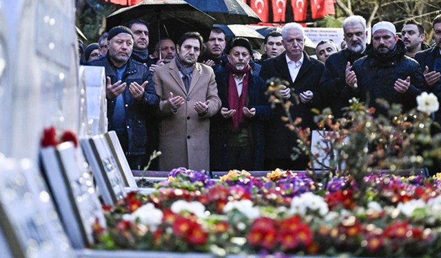 Eski başbakanlardan Necmettin Erbakan kabri başında anıldı