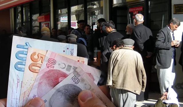 Emeklilerin zamsız bayram ikramiyeleri ve maaşları için ödemeler başlıyor