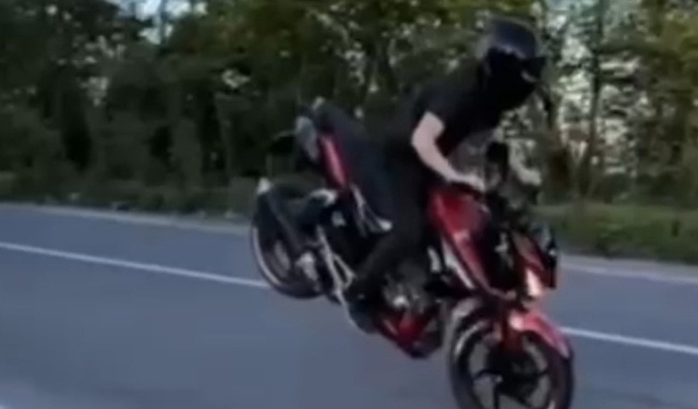 Tehlikeli motosiklet kullanan sürücüye 72 bin lira ceza
