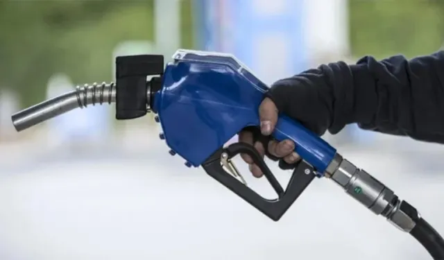 Benzin ve motorine zam: Pompa fiyatlarına yansıdı