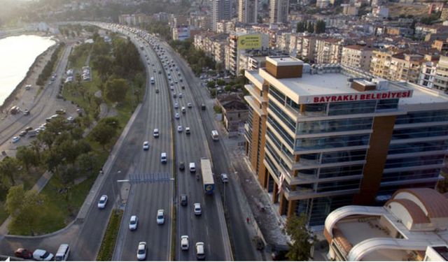 İzmir'de Bayraklı Belediyesi'ne operasyon: 45 kişiye gözaltı
