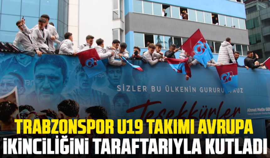 Trabzonspor U19 takımı Avrupa ikinciliğini taraftarıyla kutladı