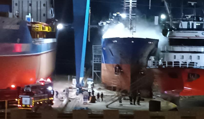 Ordu'da tersanedeki gemide yangın