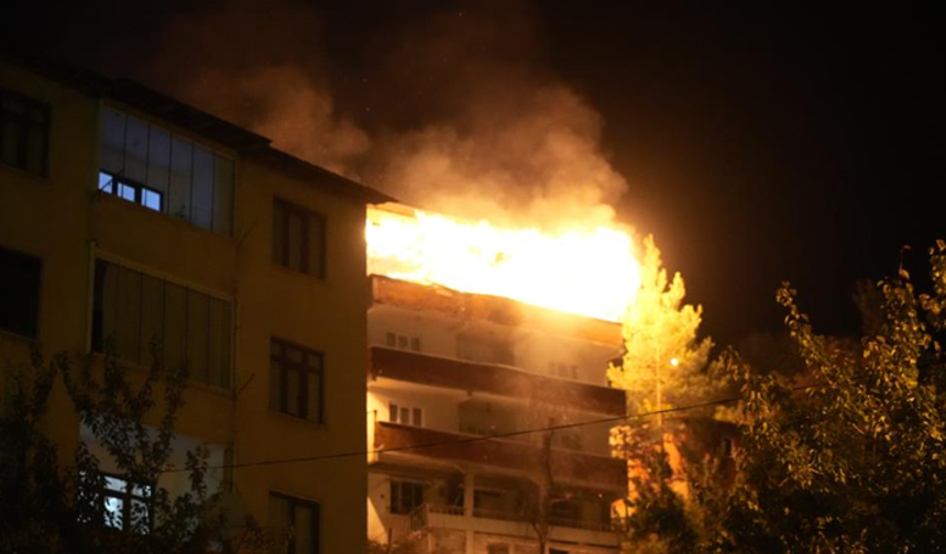Gümüşhane’de 4 katlı binada çıkan yangın kortuttu