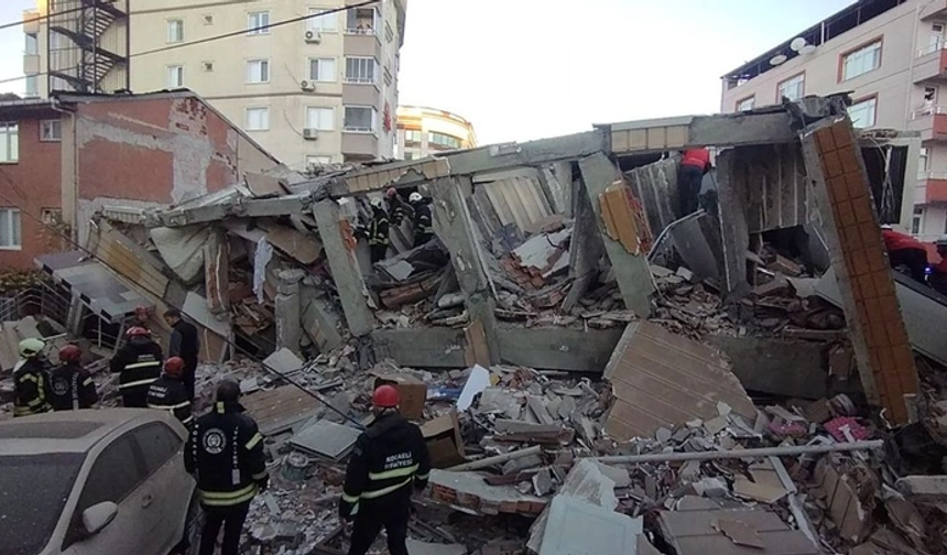 Gebze'de 6 katlı bir bina çöktü! Enkaz altında kalanlar var