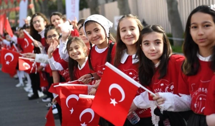 Okullar 'Bayrak Sevgisi' temasıyla başlayacak