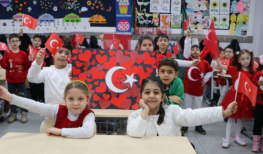 Okulların açıldığı gün öğrencilere müjde geldi! İki tatil birleşiyor