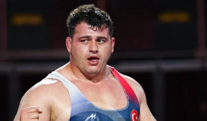 Rıza Kayaalp, mindere altın madalyayla döndü